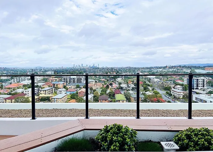 New Apartment Close To Westfield And Hospital