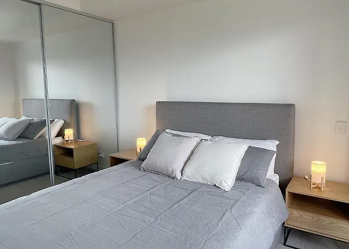 New Apartment Close To Westfield And Hospital